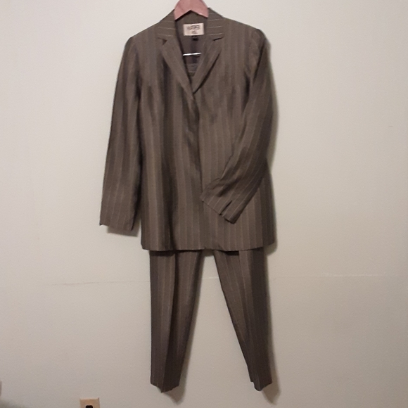 Pantsuit - Picture 1 of 3